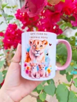 Ser mãe é ter a força de uma Leoa e o coração - Arte Avulsa Caneca - Imagem 3