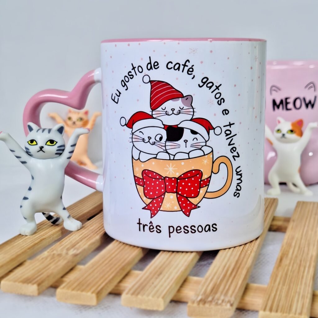 Eu-gosto-de-cafe-gatos-e-talvez-umas-tres-pessoas-scaled-1 Eu gosto de café, gatos e talvez umas três pessoas- Arte Avulsa Caneca - Imagem 1