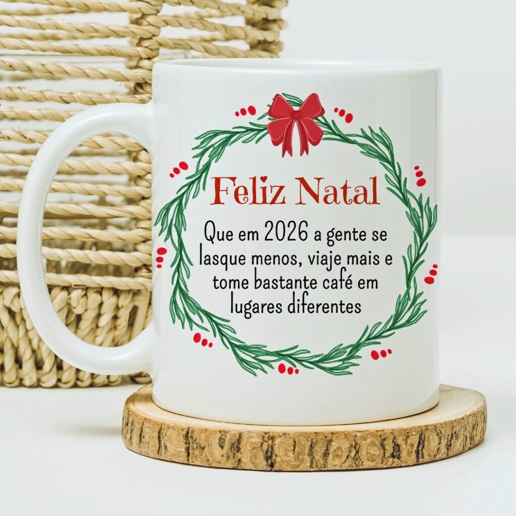 Feliz-Natal-que-em-2026-a-gente-se-lasque-menos-viaje-mais-e-tome-bastante-cafe-em-scaled-1 Feliz Natal, que em 2026 a gente se lasque - Arte Avulsa Caneca - Imagem 1