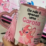 Ela não é apenas uma Garota ... Angel Stitch - Arte Avulsa Caneca