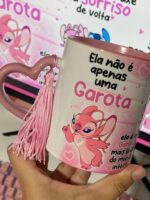 Ela não é apenas uma Garota ... Angel Stitch - Arte Avulsa Caneca